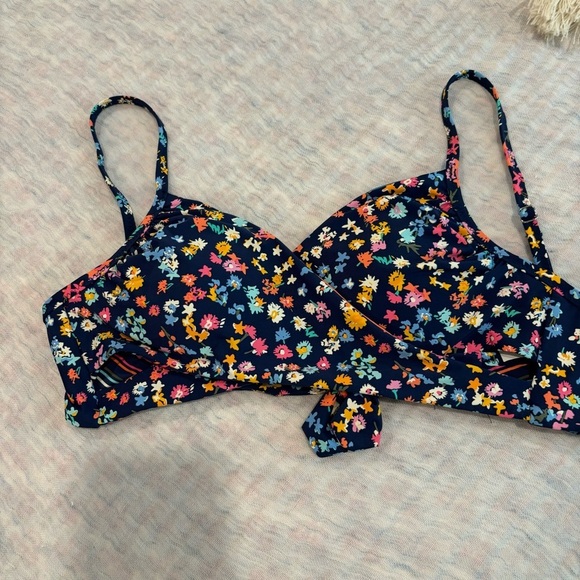 Vera Bradley Reversible Bikini top - floral and stripes size Small - Picture 5 of 9